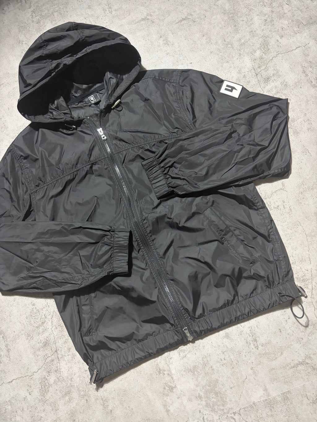 Yelir World Windbreaker